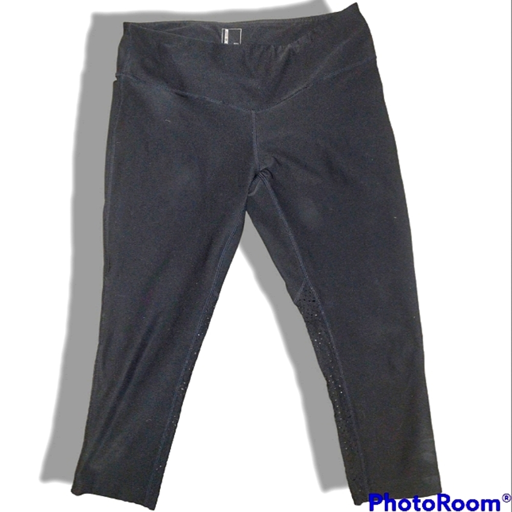 NWOT Mondetta Women's Black Stretch Athletic Wear Capri Leggings